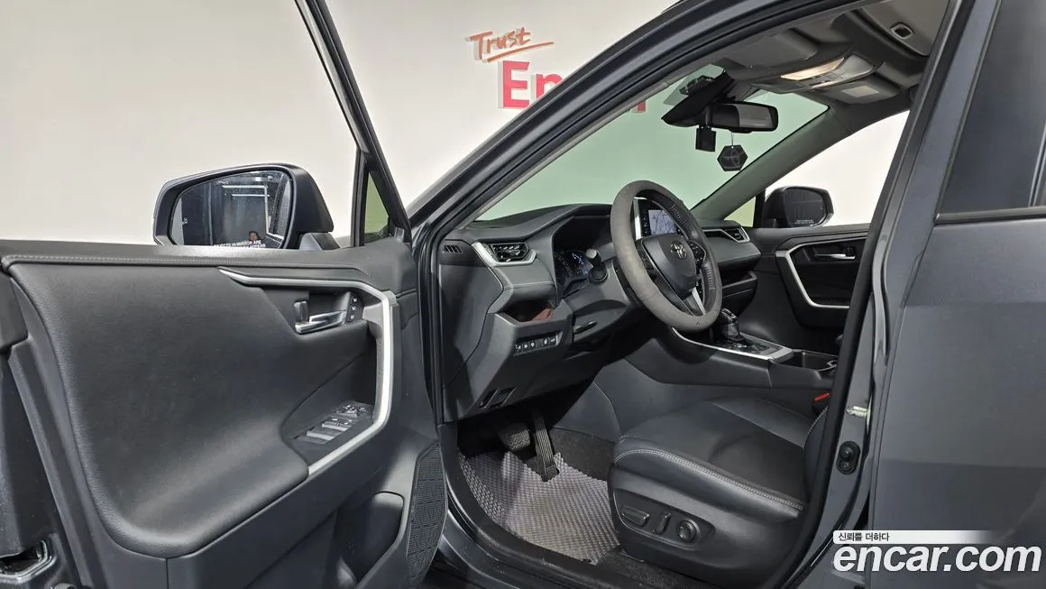 Toyota RAV4 — фото 3
