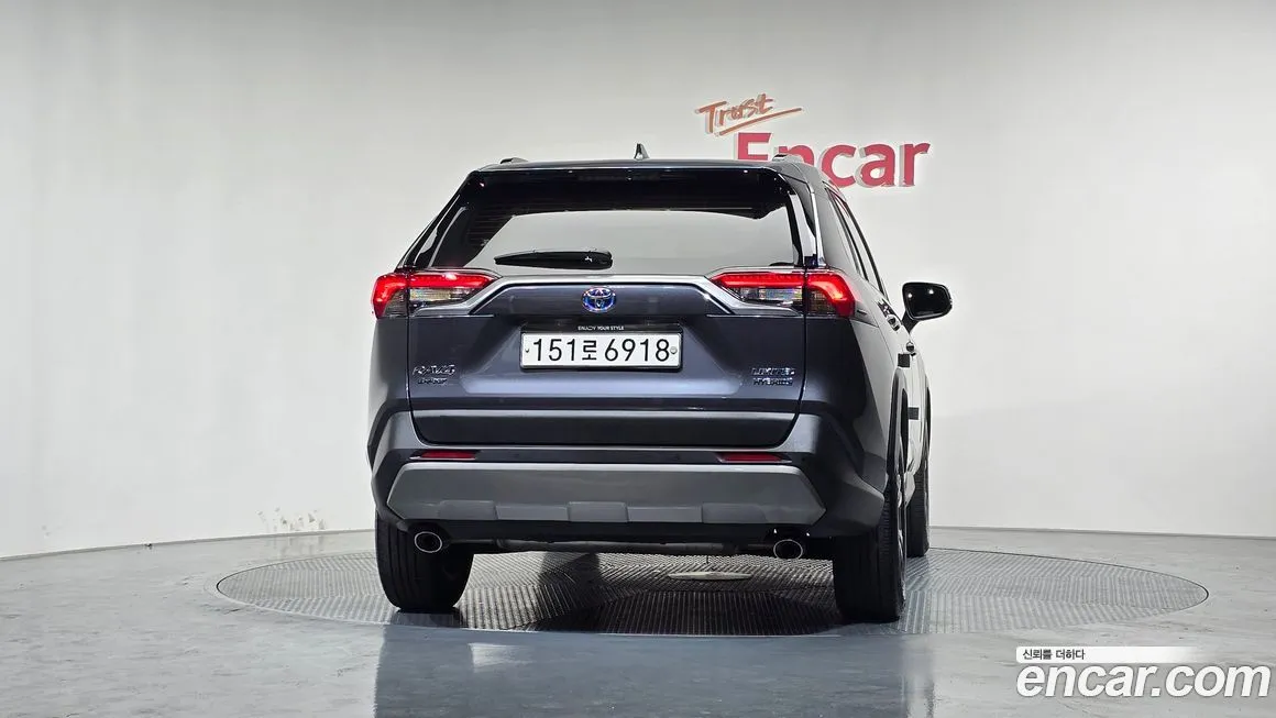 Toyota RAV4 — фото 4