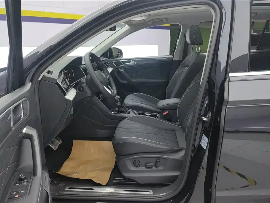Volkswagen Tiguan L 2024 из CN, фото 2