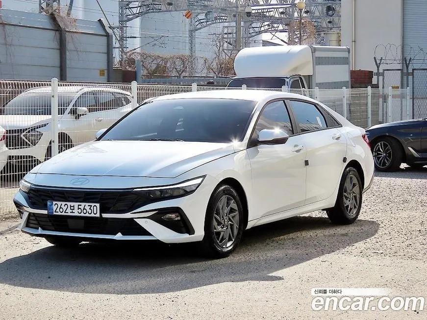 Hyundai AVANTE — фото 1