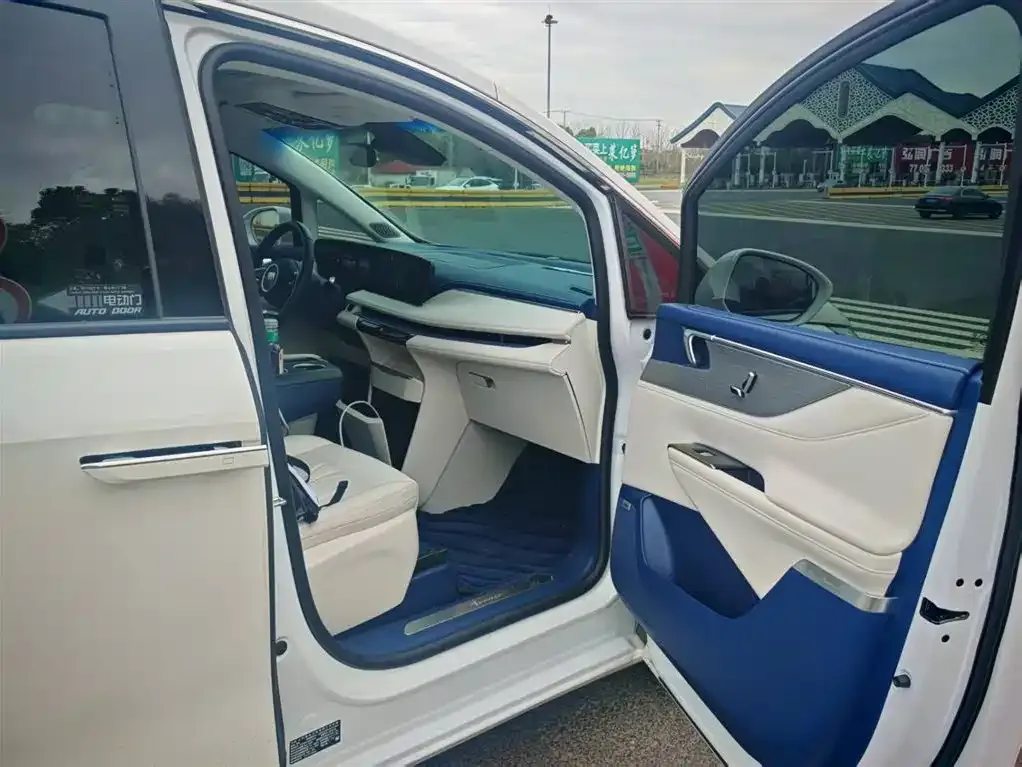 Buick GL8 Hybrid — фото 7