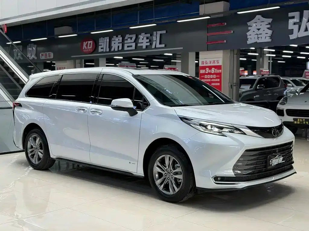 Toyota Sienna — фото 4
