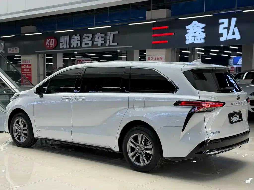 Toyota Sienna — фото 5