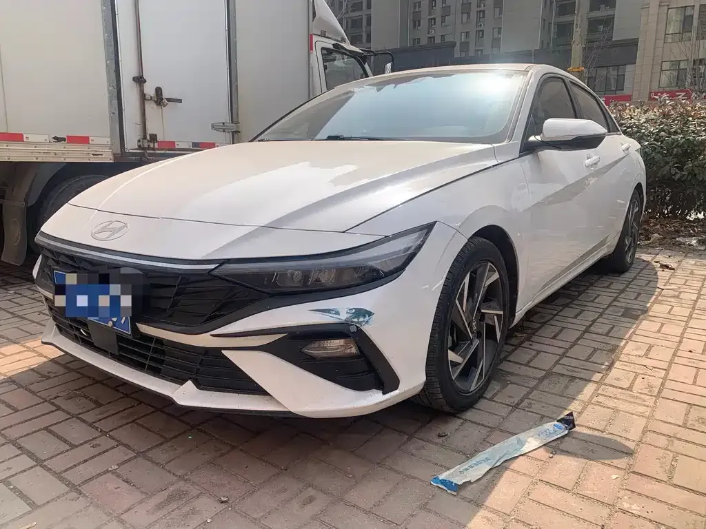 Hyundai Elantra 2023 из CN, фото 1