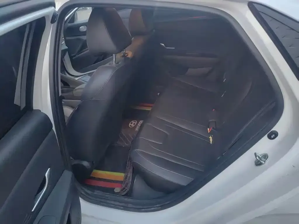 Hyundai Elantra 2023 из CN, фото 2