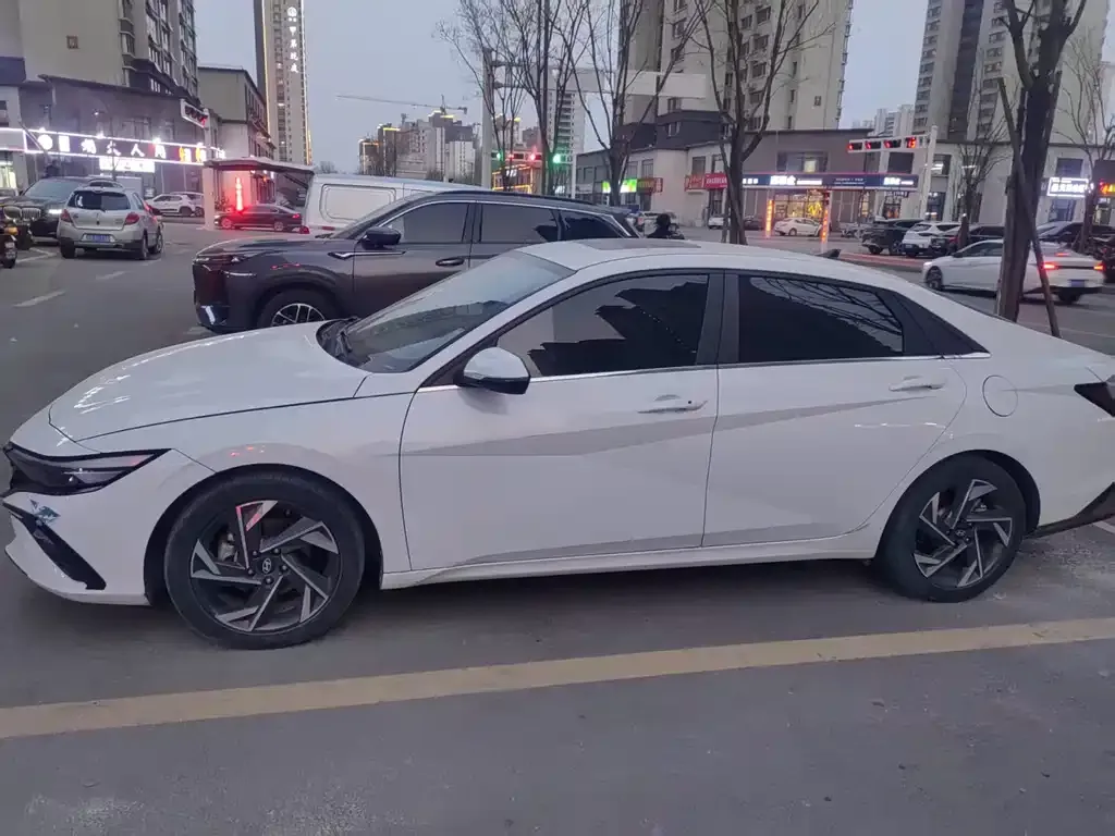 Hyundai Elantra 2023 из CN, фото 9