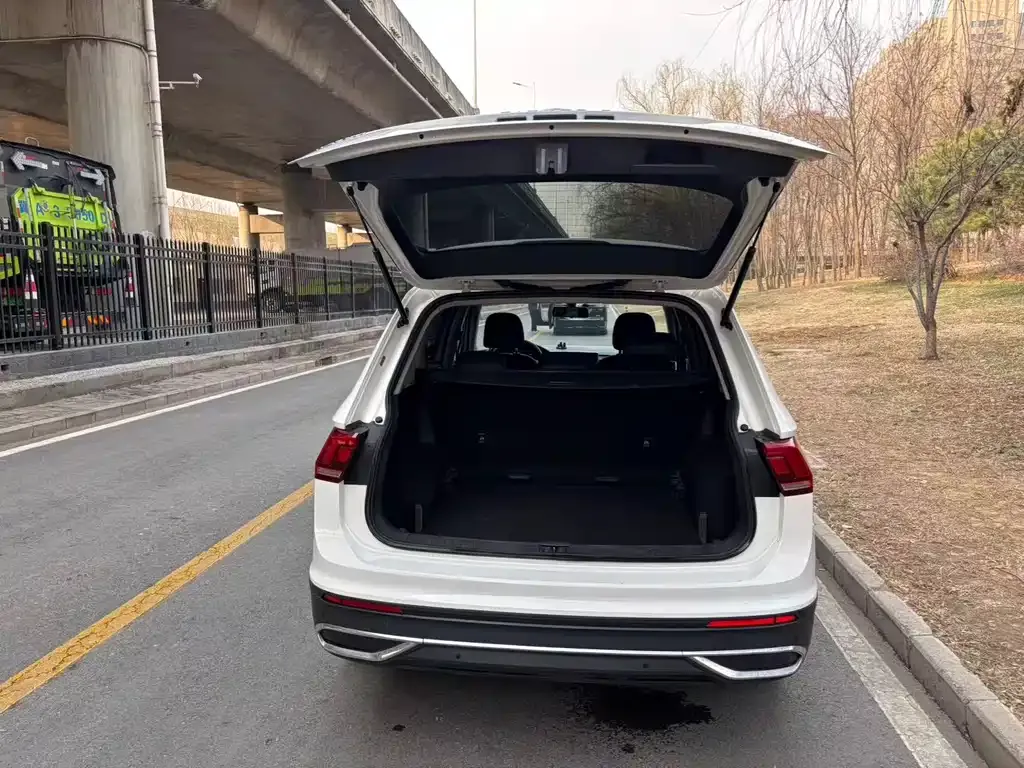Volkswagen Tiguan L 2022 из CN, фото 10