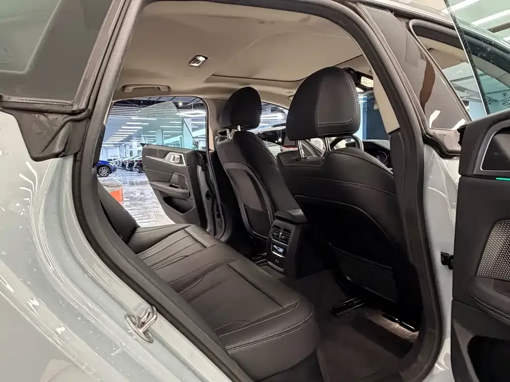 BMW 4 Series 2023 из CN, фото 10