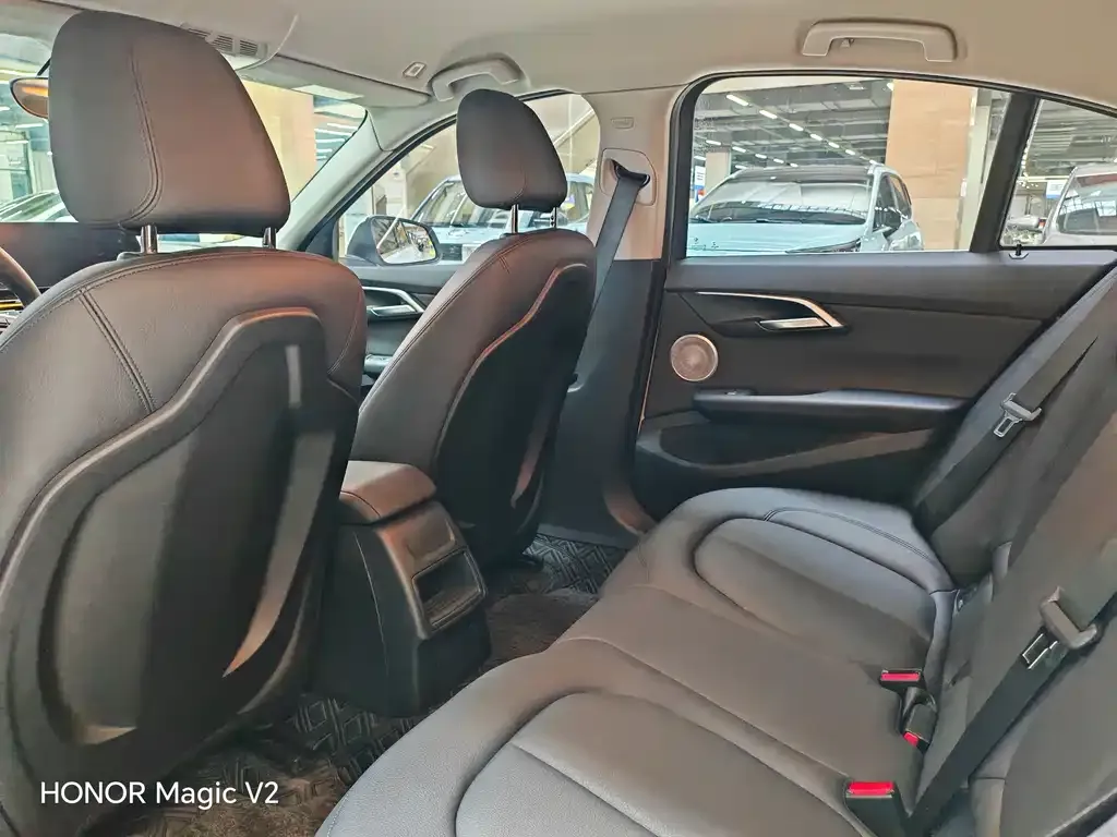 BMW 1 Series 2023 из CN, фото 9