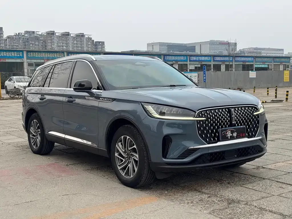 Lincoln Aviator — фото 10