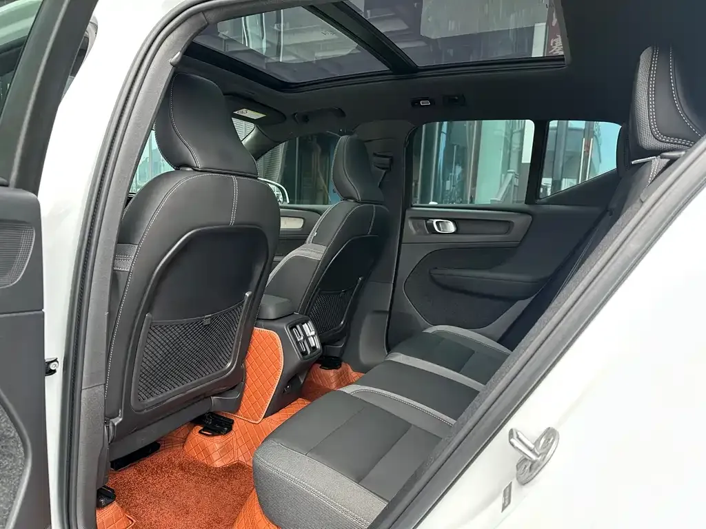 Volvo XC40 2023 из CN, фото 4