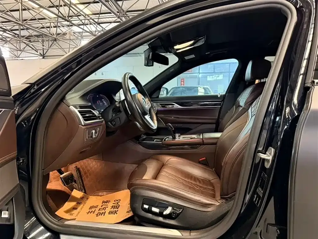 BMW 7 Series 2021 из CN, фото 6