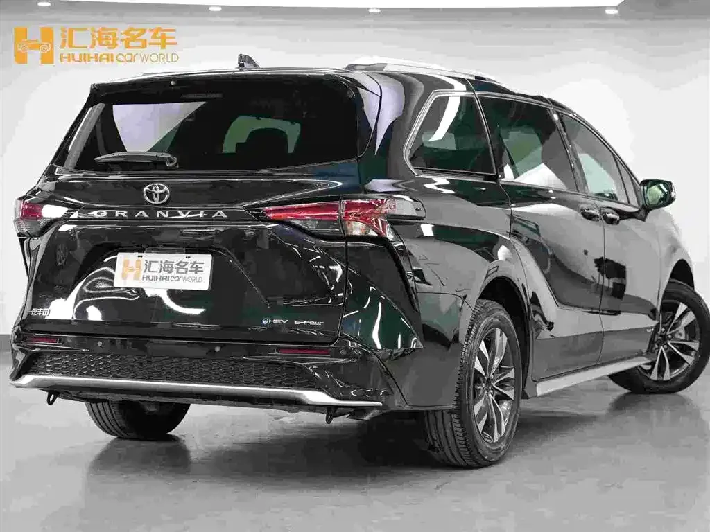 Toyota Granvia — фото 3