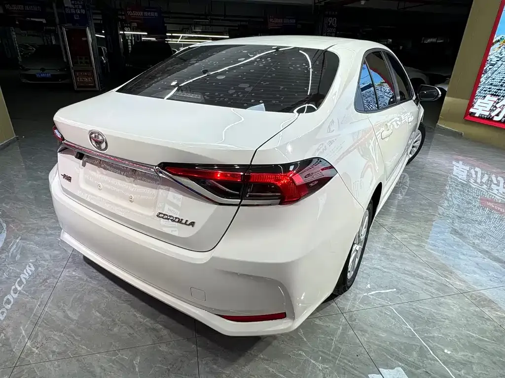 Toyota Corolla — фото 6