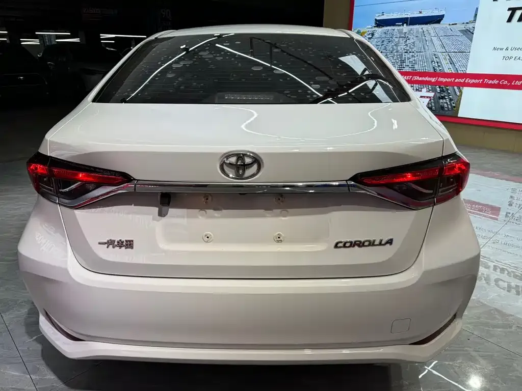 Toyota Corolla — фото 10