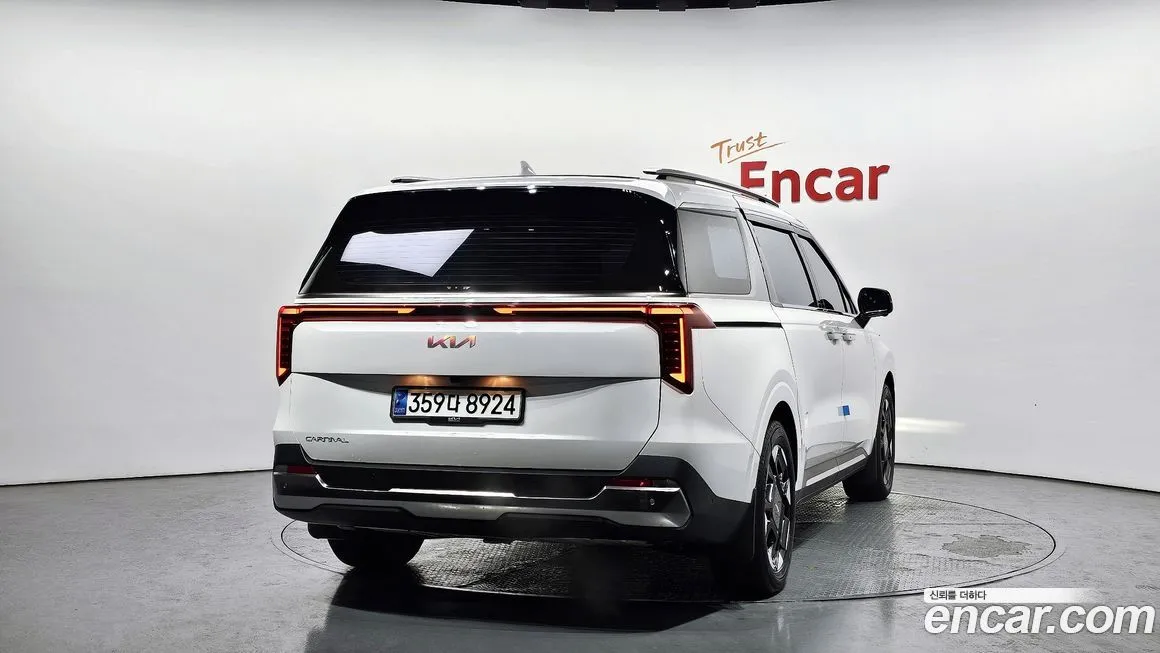 Kia Carnival — фото 10