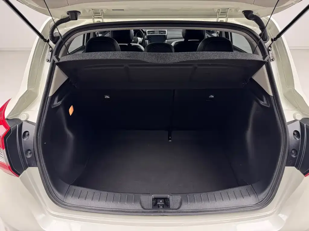 Nissan Tiida 2023 из CN, фото 6