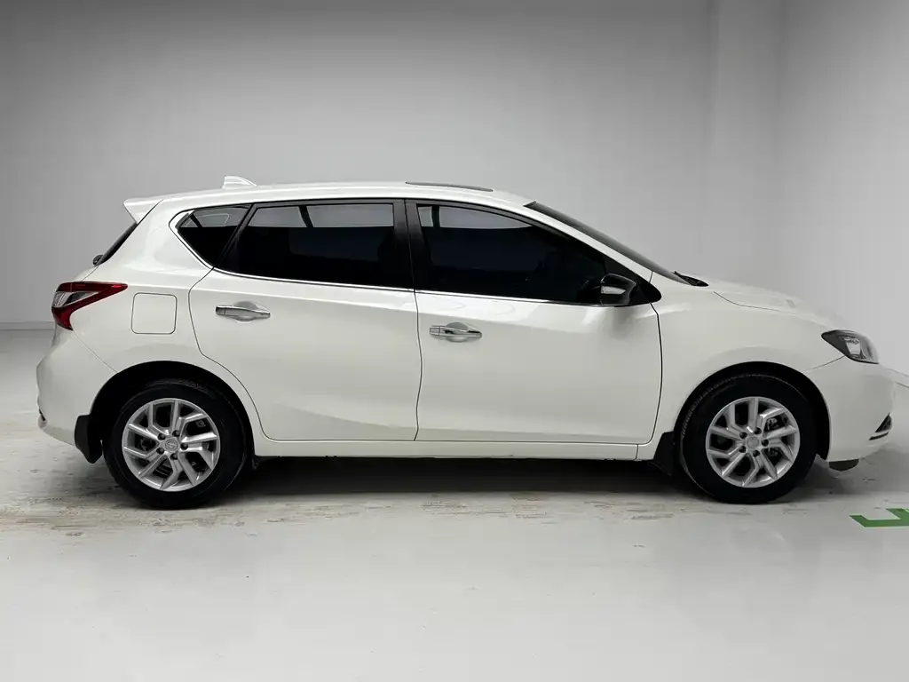 Nissan Tiida 2023 из CN, фото 2