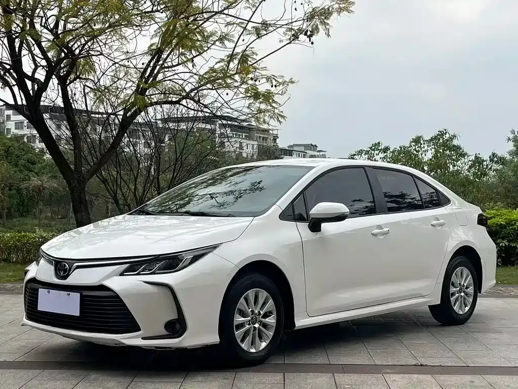 Toyota Corolla — фото 1