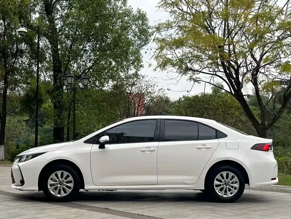 Toyota Corolla — фото 9