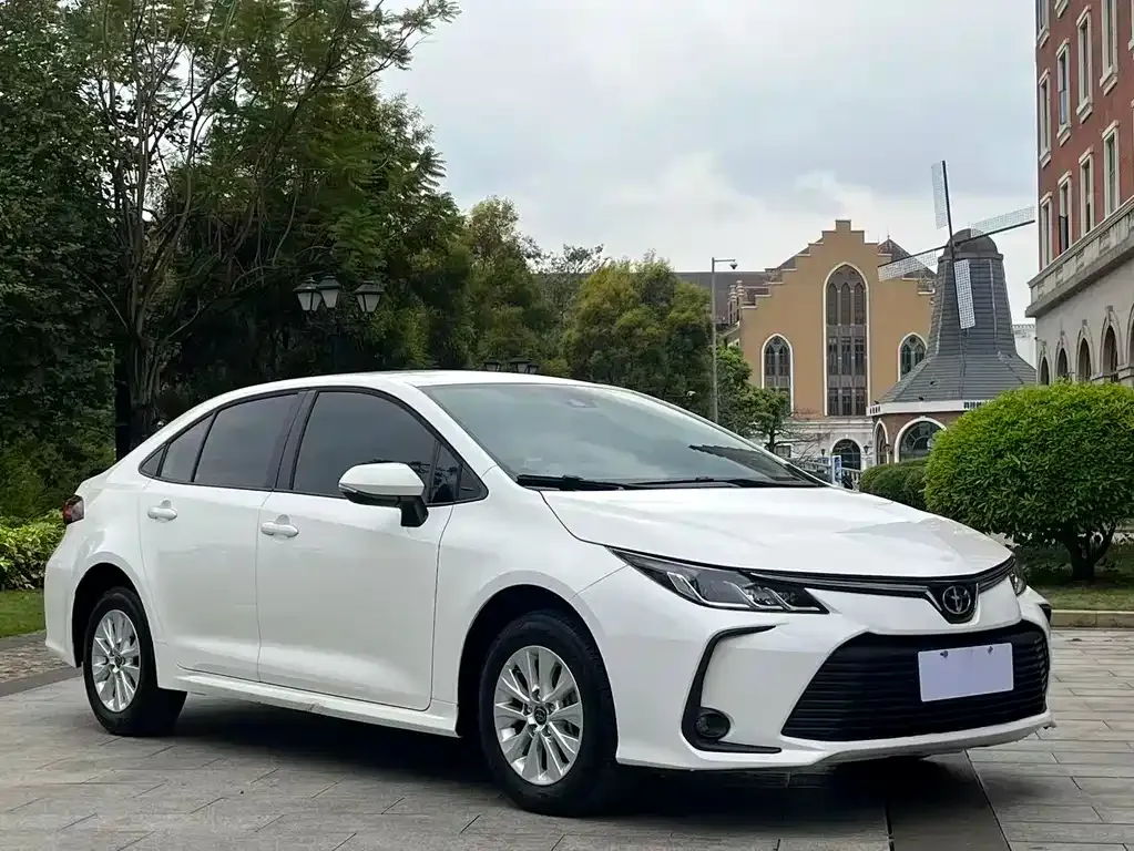 Toyota Corolla — фото 6