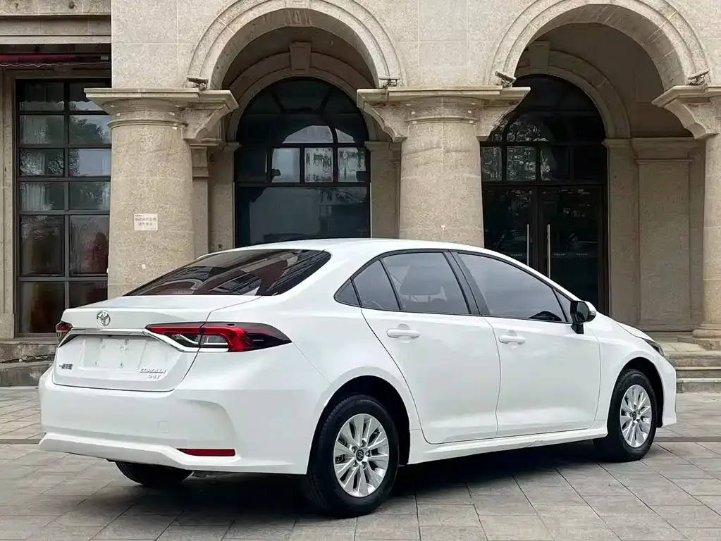 Toyota Corolla — фото 5