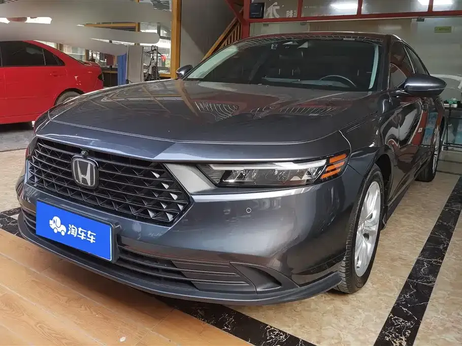 Honda Accord — фото 1