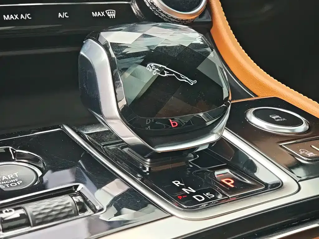 Jaguar XFL — фото 10