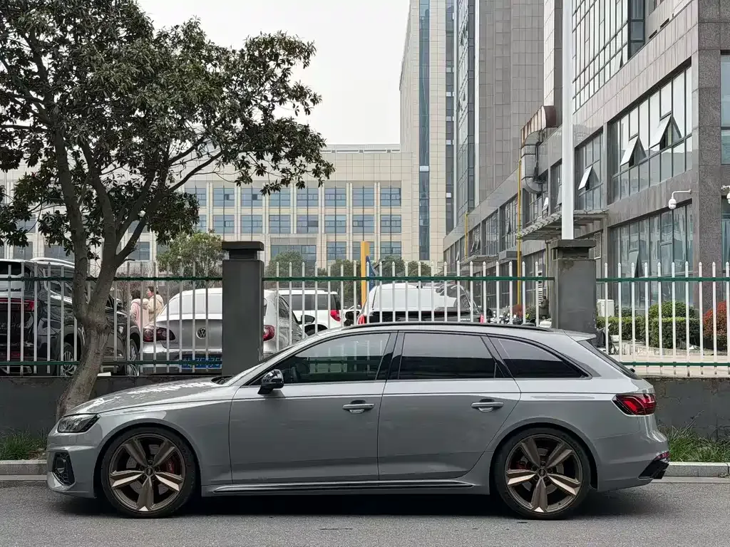 Audi RS 4 — фото 3