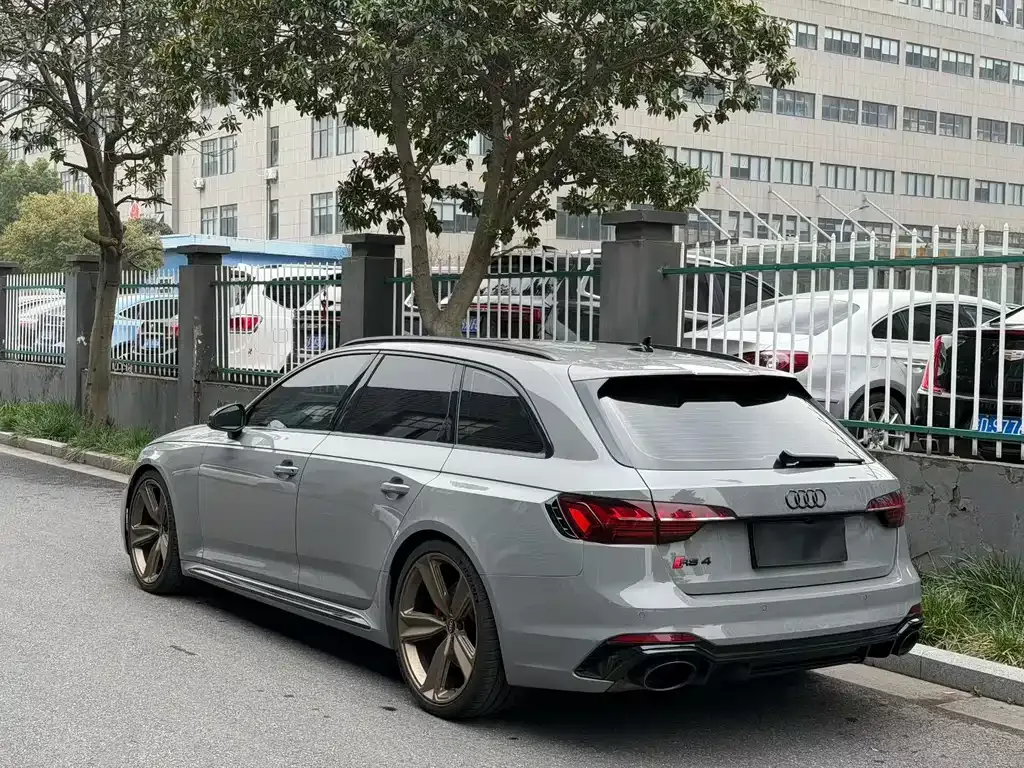 Audi RS 4 — фото 4