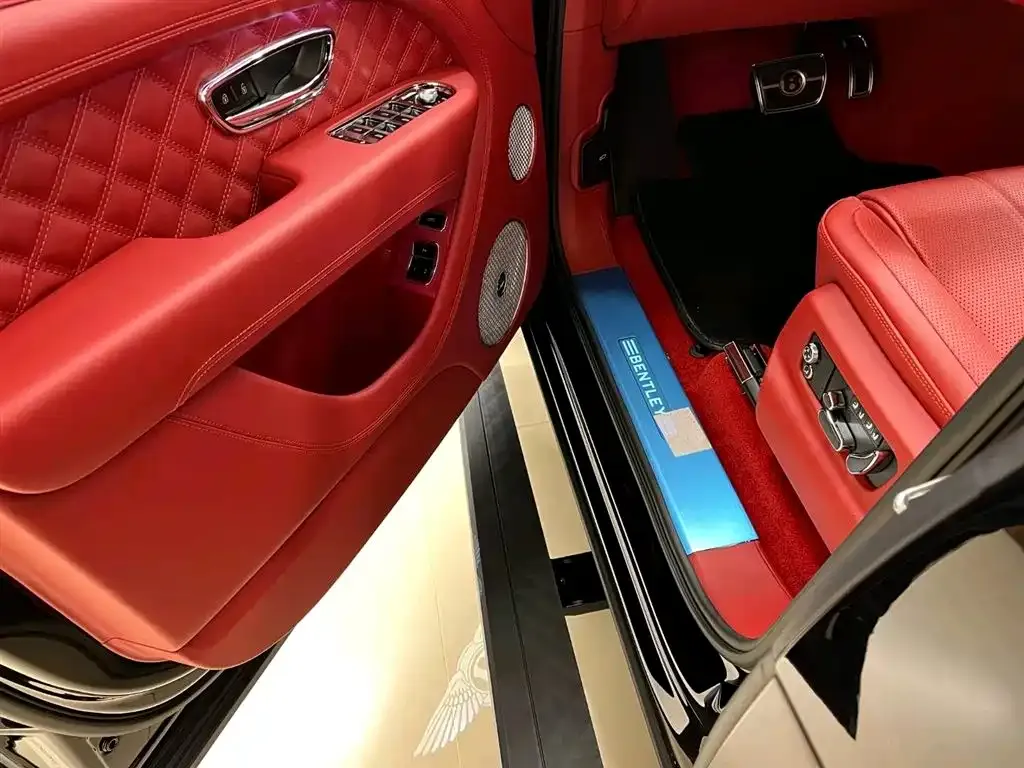 Bentley Bentayga 2022 из CN, фото 7