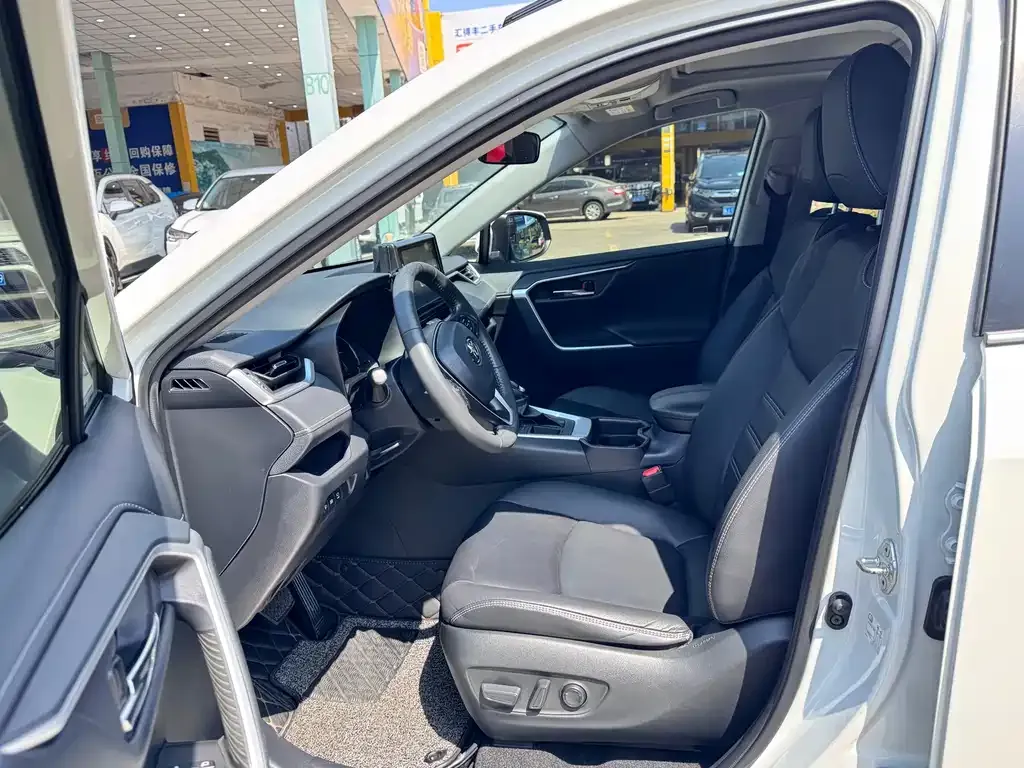 Toyota RAV4 2021 из CN, фото 4