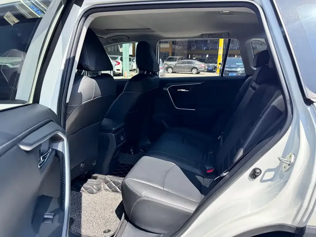 Toyota RAV4 2021 из CN, фото 2
