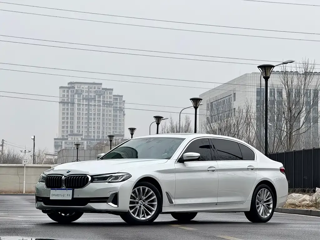 BMW 5 Series — фото 1