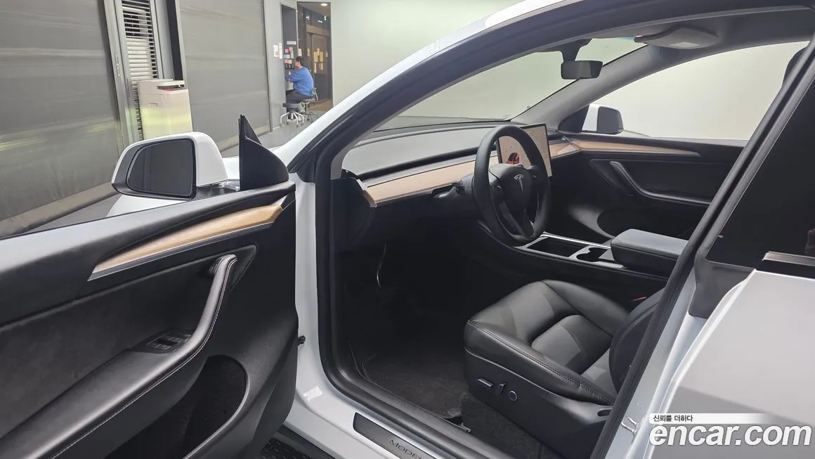 Tesla Model Y — фото 4
