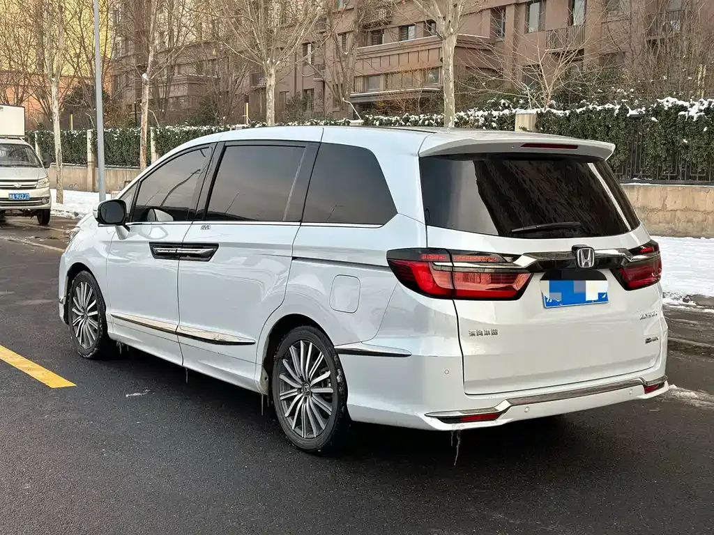 Honda Elysion 2023 из CN, фото 5