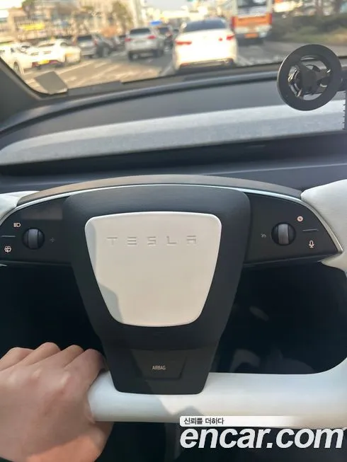 Tesla Model Y — фото 1