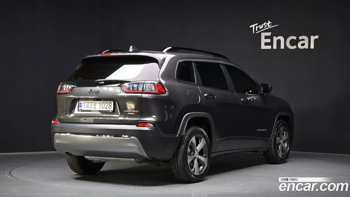 Jeep Cherokee — фото 10