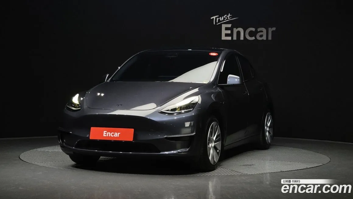 Tesla Model Y — фото 1