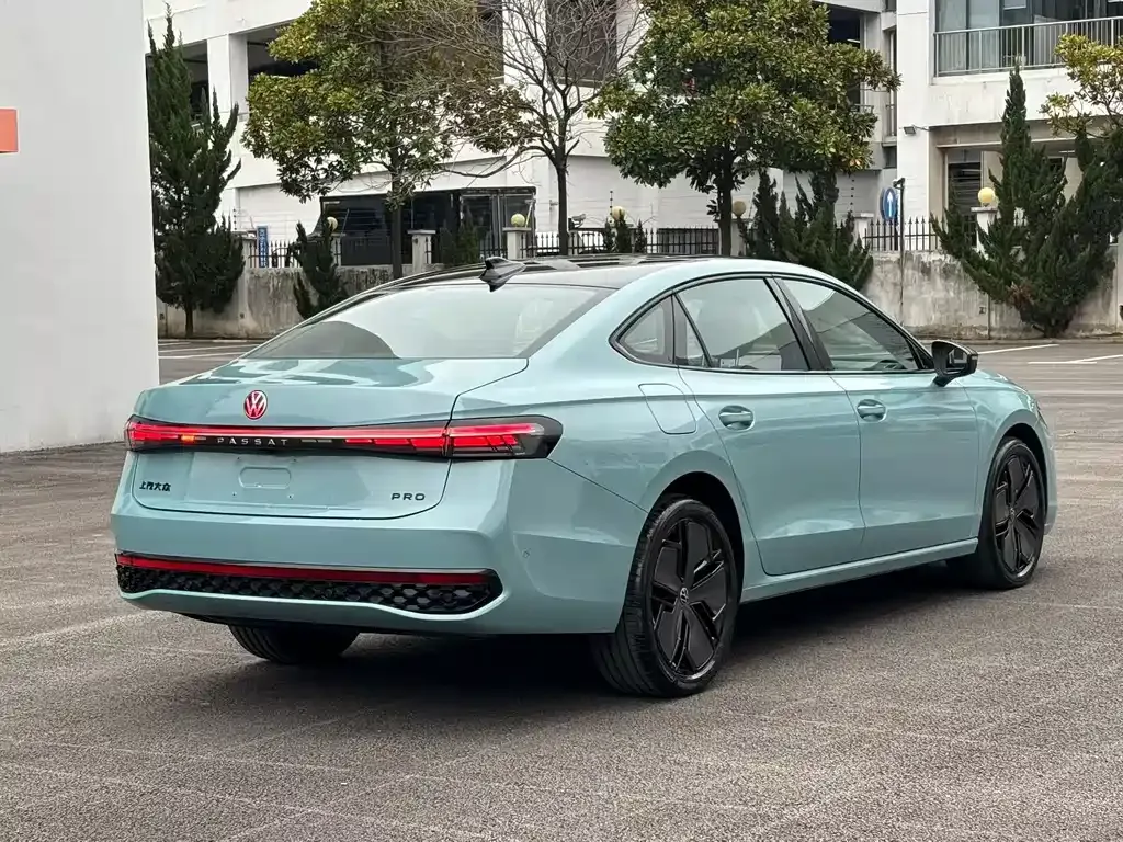 Volkswagen Passat — фото 8