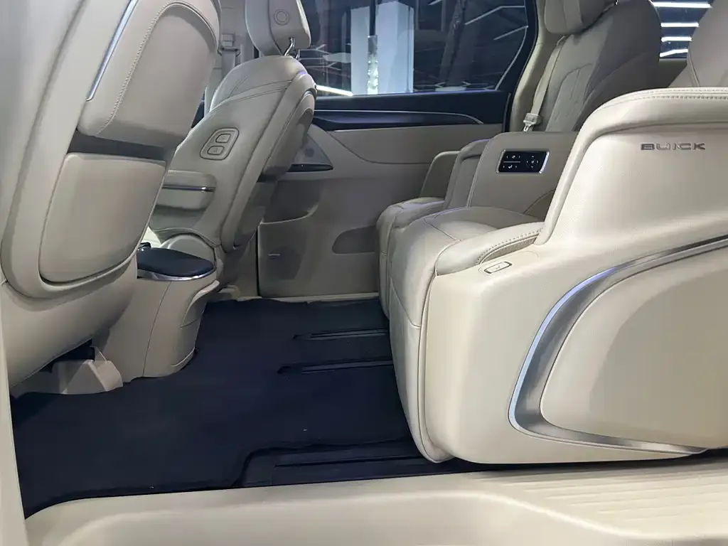 Buick GL8 2022 из CN, фото 2