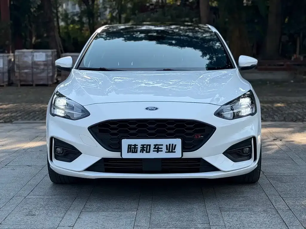 Ford Focus 2022 из CN, фото 8