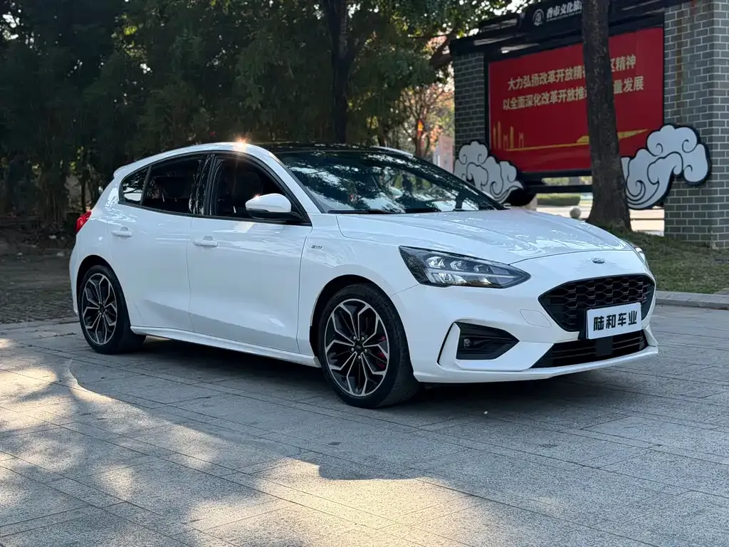 Ford Focus 2022 из CN, фото 10