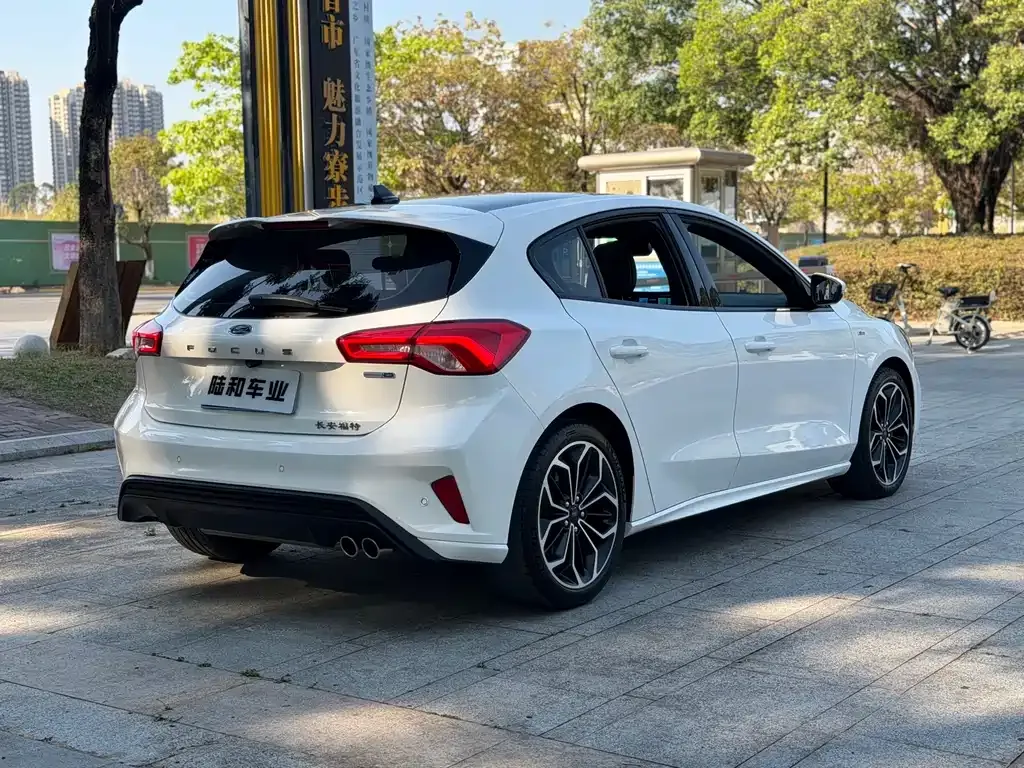 Ford Focus 2022 из CN, фото 9