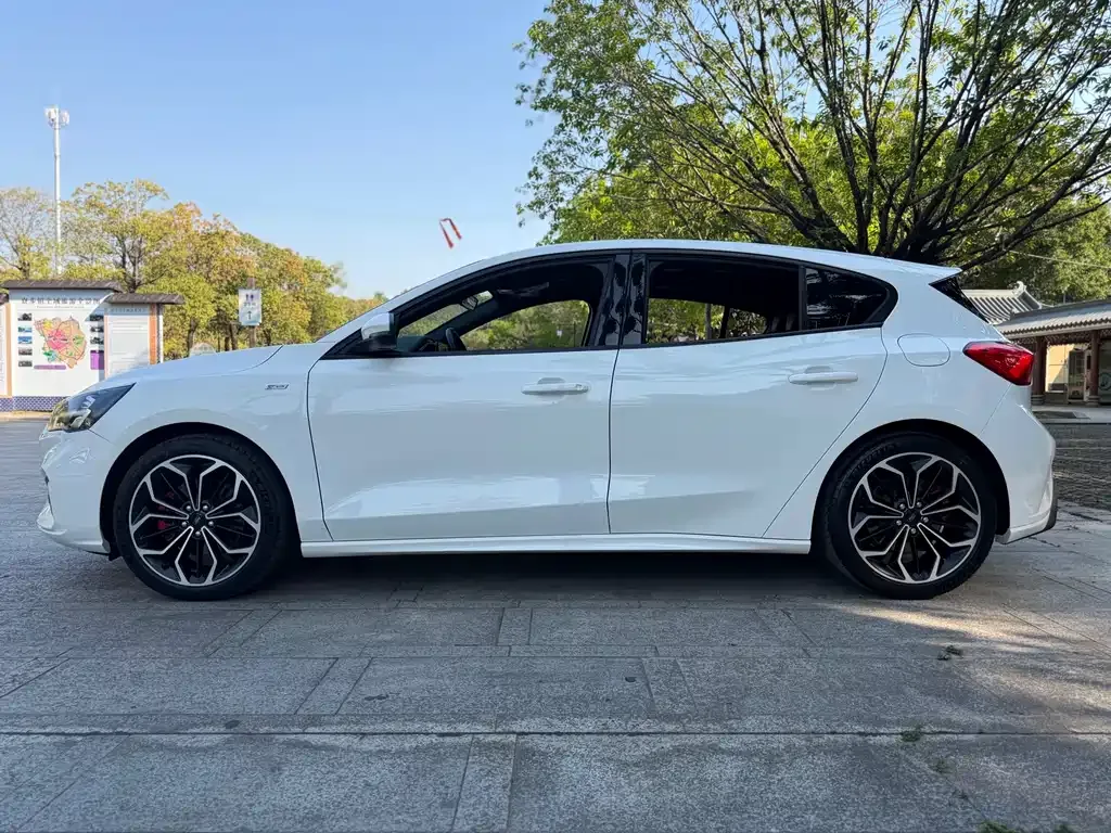 Ford Focus 2022 из CN, фото 6