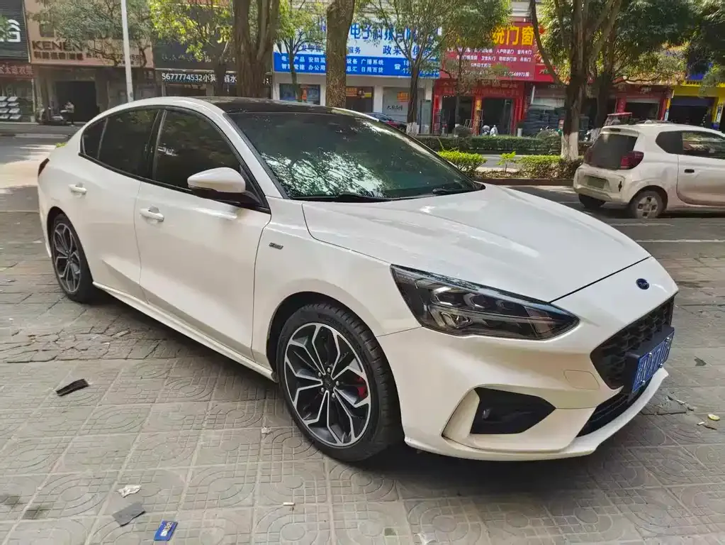 Ford Focus 2021 из CN, фото 8