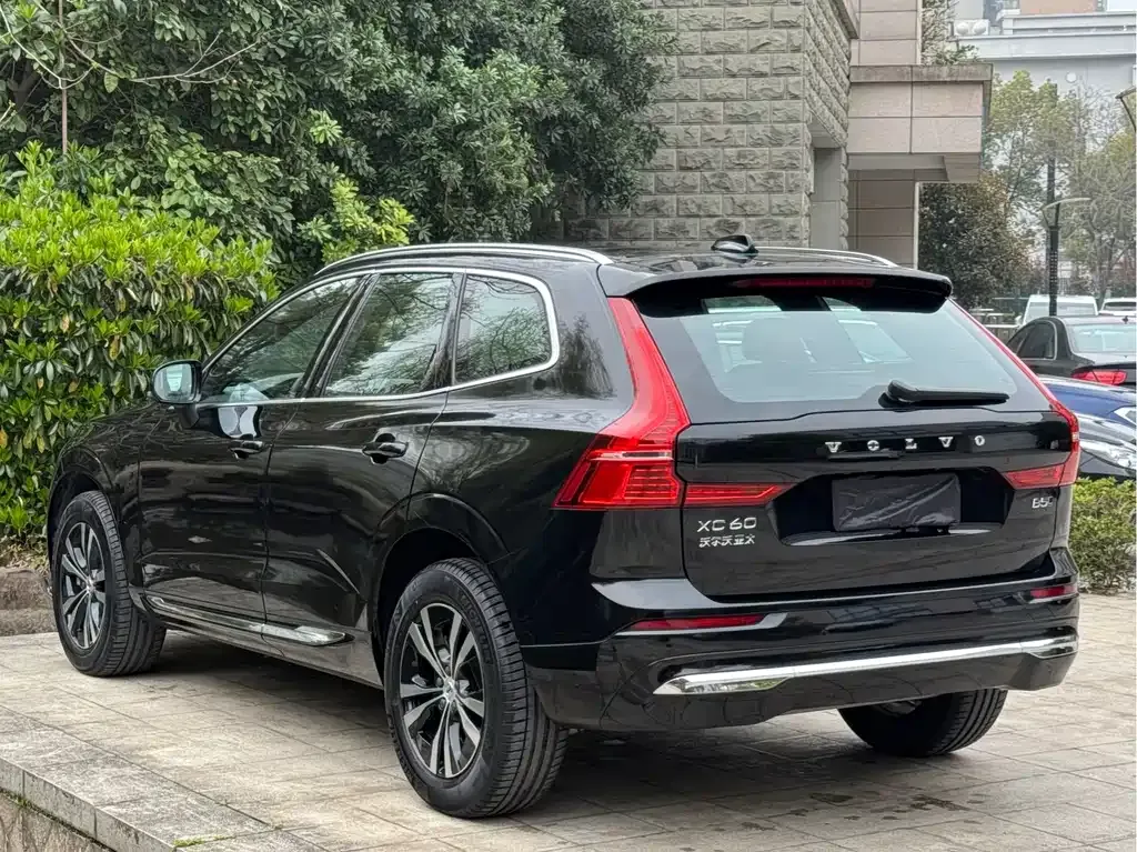 Volvo XC60 — фото 6