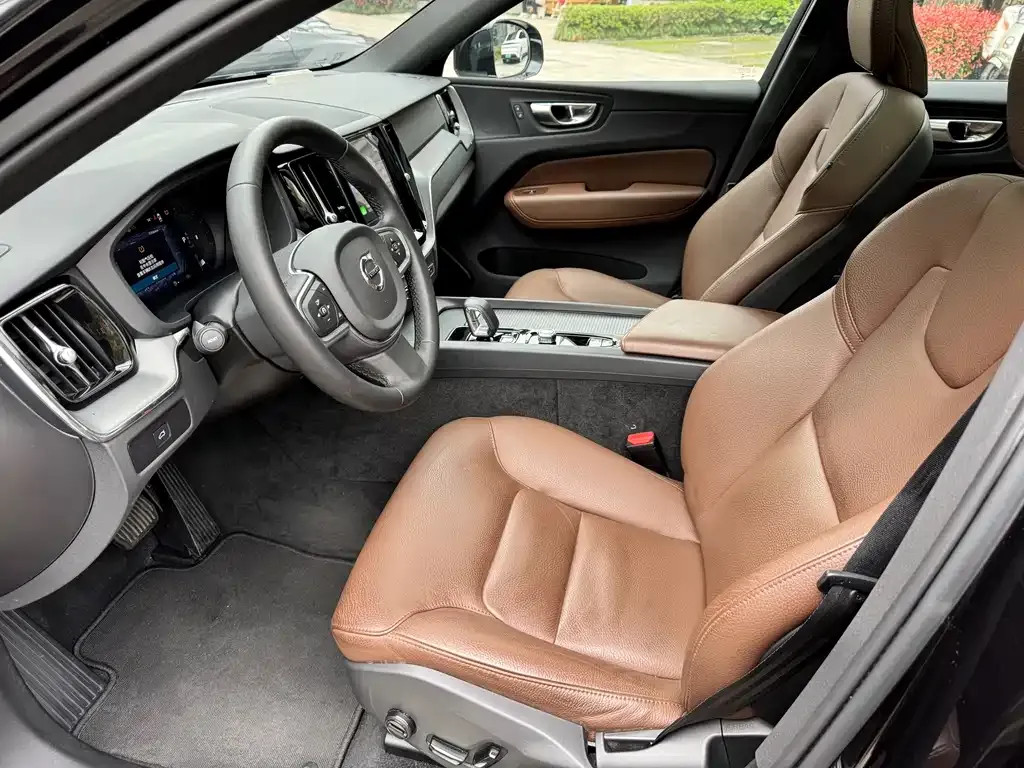 Volvo XC60 — фото 2