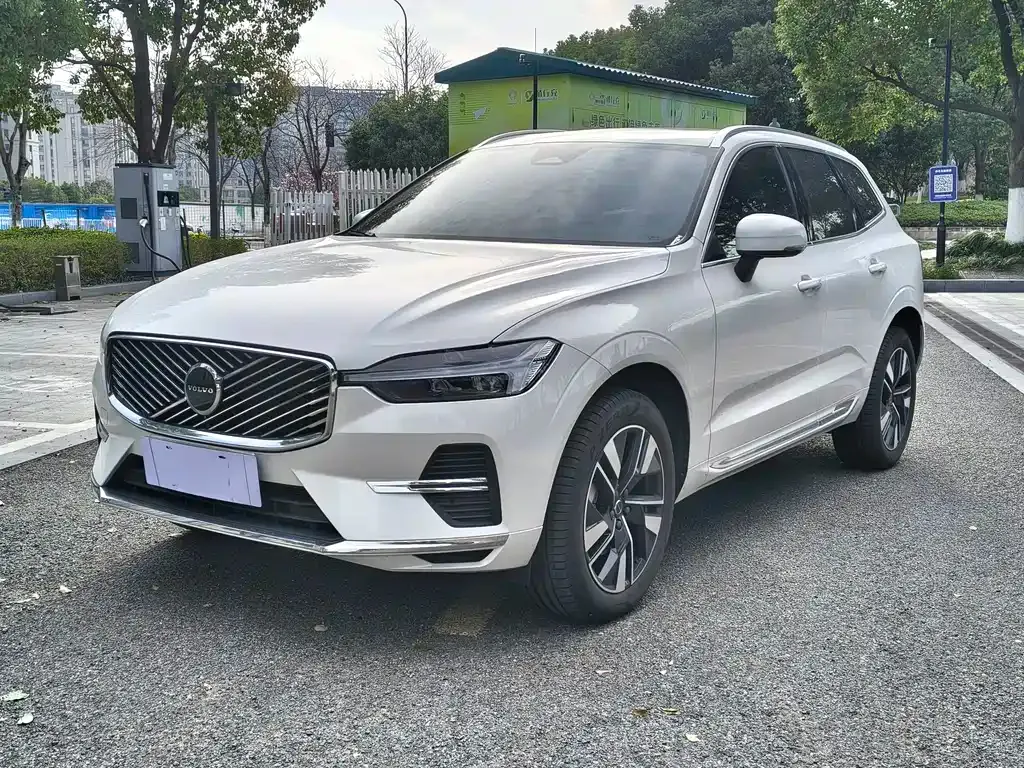 Volvo XC60 — фото 1