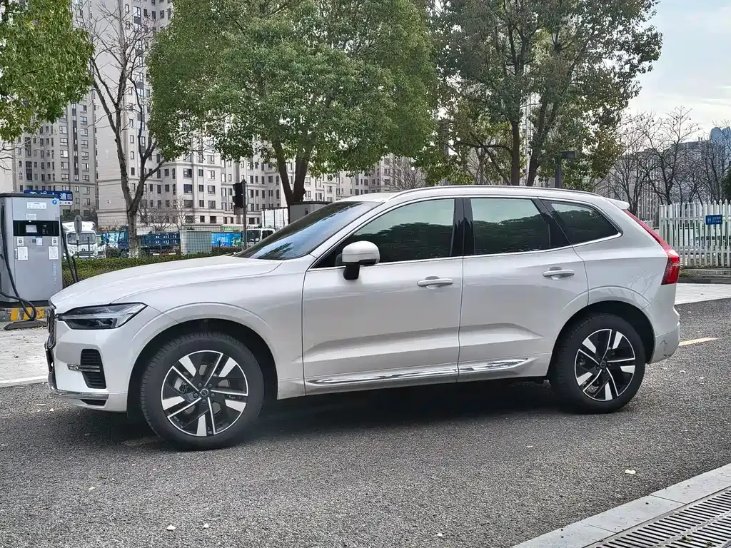 Volvo XC60 — фото 9